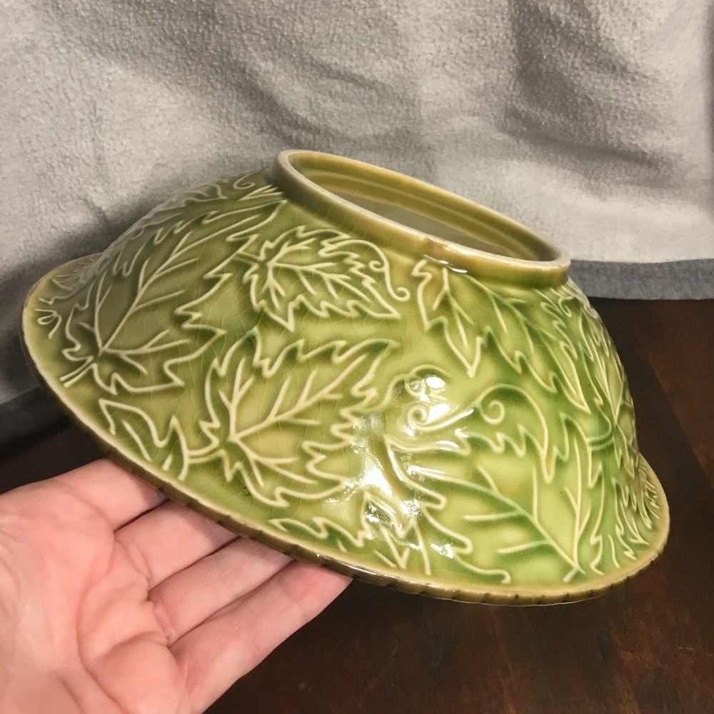 Grape Leaf Bordallo Pinheiro Majolica Style Medium Serving Bowl Glazed
